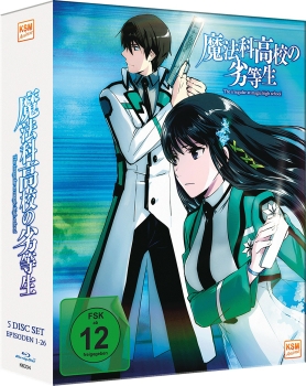 Und so nähert sich „The Irregular at Magic Highschool“ dem Thema auf seine ganz eigene Weise: Am Ende des 21. Jahrhunderts leben die Menschen in einer Welt, in der es gelungen ist, Magie wissenschaftlich zu beschreiben und technisch zugänglich zu machen.